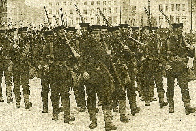 OnthisdayRN's tweet photo. #OnThisDay 100 years ago in 1923 the Royal Marine Artillery and the Royal Marines Light Infantry amalgamated removing the ranks of Gunner and Private and replacing them with Marine, which is still the case in the @RoyalMarines today. The amalgamation was imposed by post WW1 cuts. https://t.co/XyzKrUBvF1