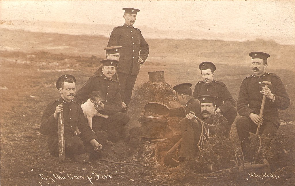 OnthisdayRN's tweet photo. #OnThisDay 100 years ago in 1923 the Royal Marine Artillery and the Royal Marines Light Infantry amalgamated removing the ranks of Gunner and Private and replacing them with Marine, which is still the case in the @RoyalMarines today. The amalgamation was imposed by post WW1 cuts. https://t.co/XyzKrUBvF1