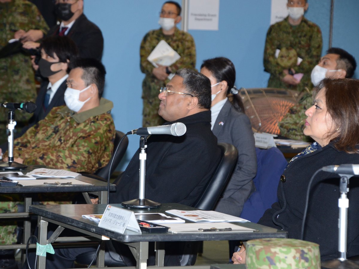 JGSDF_MA_pr's tweet photo. #中部方面隊 は、インド陸軍との実動訓練(#DG22 )に参加中です。2月19日(土)、あいば野演習場において、ジョージ駐日インド大使にご視察を頂きました。本視察において、#陸上自衛隊 とインド陸軍間での相互理解及び連携の強化が推進されていることを確認して頂きました。 https://t.co/6GTmjEt47h