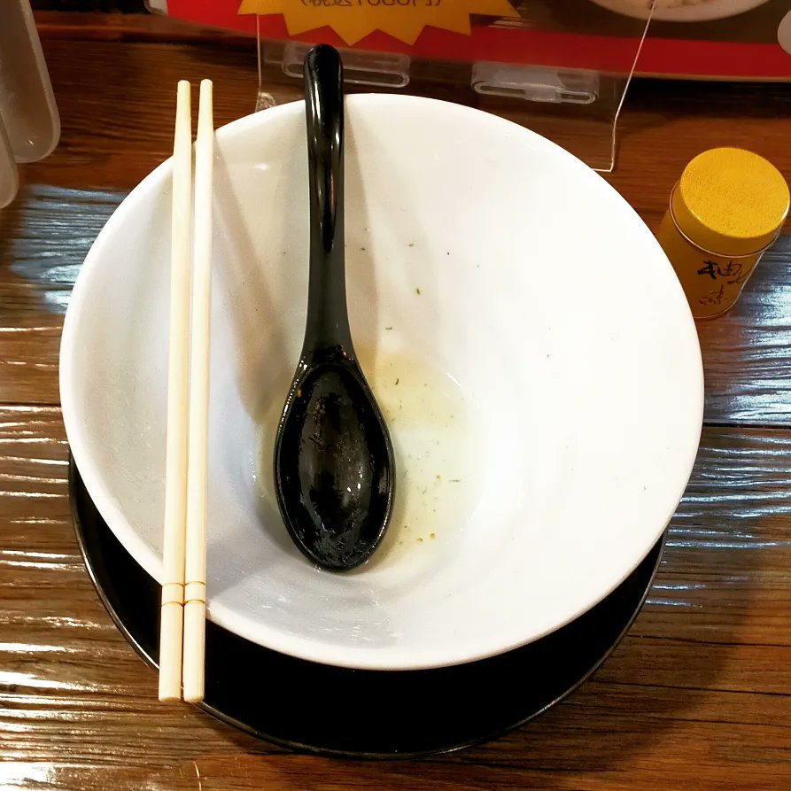 ike3desu4's tweet photo. #限定麺
#冷やし塩ラーメン 🍜
#味玉 🥚トッピング
😋👍
開店直前❓に告知あり~
今年初の #冷やし いただきました~🙋
途中、柚七味で味変😋👍
やっちまったよ全汁寸前😅
#金彩 #Kiniro
https://t.co/jZDByERnGs https://t.co/1E70vAzWpm