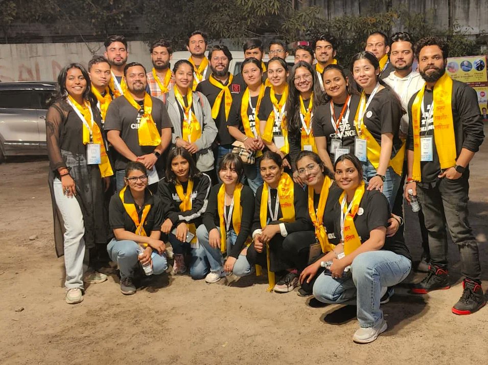 parivartantheng's tweet photo. #PTCDelhiNCR volunteered for yamuna #MahaAarti & helped in management & smooth conduction of the event at Chhat Ghat, New delhi.
@cleanganganmcg @Kailashkher @PujyaSwamiji #gangaaarti #chhatghat @parivartantheng https://t.co/I3W3AsHjAj