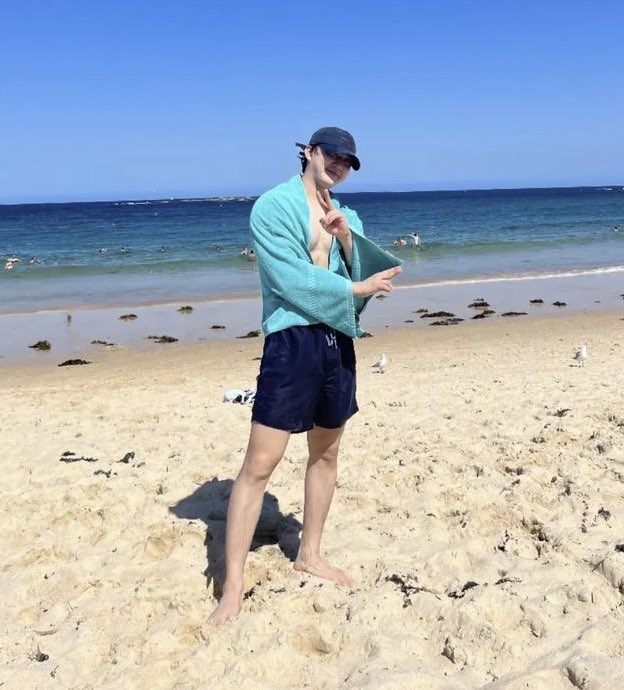 lirinolvr's tweet photo. CHANGBIN🫠 https://t.co/LNohVqerhi