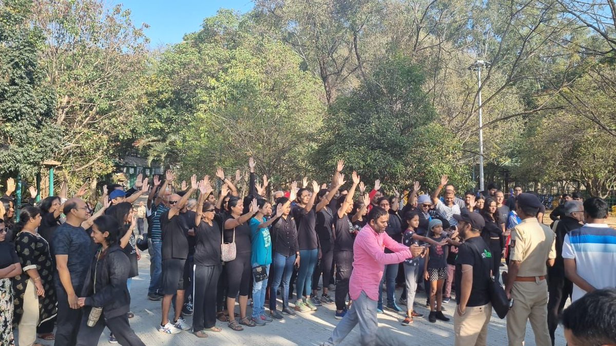 greenpeaceindia's tweet photo. On Sunday, we supported the strong show of solidarity to Save #Sankey from the Sankey Flyover and Road Widening Project. Nearly 200 residents, all dressed in black, from ages 2-90 walked together in Sankey Tank on Sunday morning. 

#Bangalore https://t.co/QxAmf8zZA2