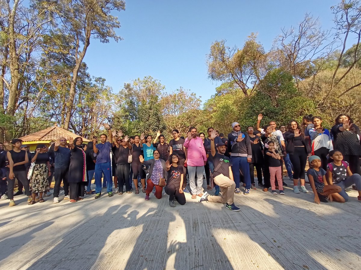 greenpeaceindia's tweet photo. On Sunday, we supported the strong show of solidarity to Save #Sankey from the Sankey Flyover and Road Widening Project. Nearly 200 residents, all dressed in black, from ages 2-90 walked together in Sankey Tank on Sunday morning. 

#Bangalore https://t.co/QxAmf8zZA2