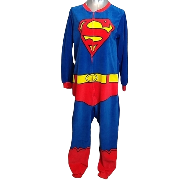 VODKAFORSANITY's tweet photo. So good I had to share! Check out all the items I'm loving on @Poshmarkapp #poshmark #fashion #style #shopmycloset #dccomics #zyia #freepeople: https://t.co/HugJCtcTcW https://t.co/nda2DfBq9T
