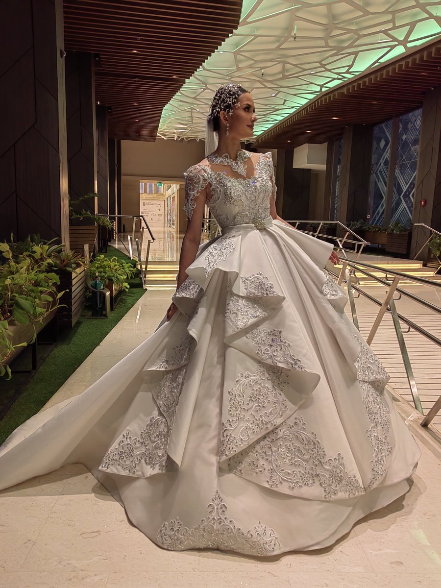 REACollection's tweet photo. The Royal WEDDINGS Finale Bridal Fashion Show at the Newport World Resorts
Muse:Gabrielle Basiano
Binibining Pilipinas INTERCONTINENTAL 2022
Designer:Ranel Espaldon Atelier 
HMUA:Dann General-Seterra
Accesories:Christopher E Munar  
#RanelEspaldonAtelie
#NewportWorldResorts https://t.co/2dSD98Hx0l