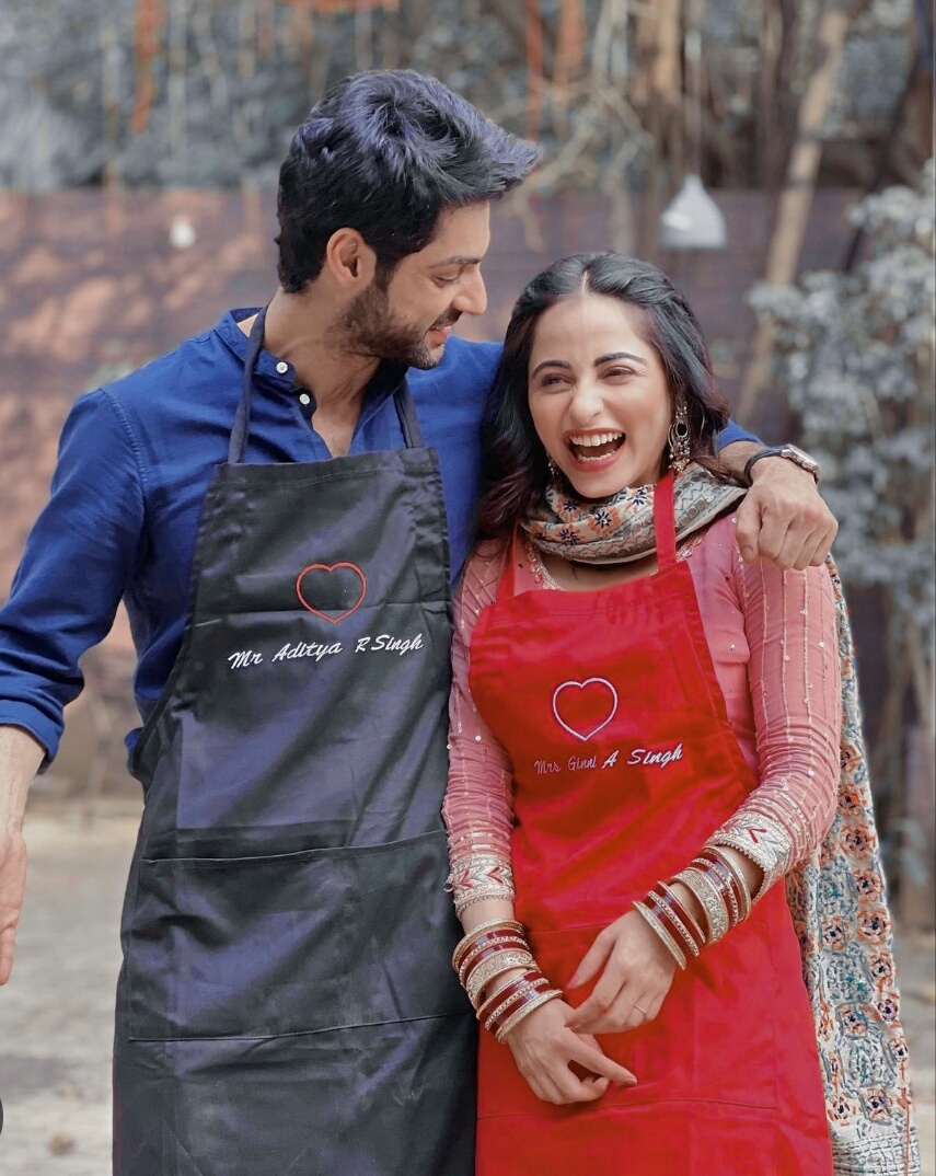 Rsss111818's tweet photo. #channamereya

Good morning Gityans ☀️

The way he is looking at her and the way she blushes and laughing like a small kid, wow 😍😍😘😘😘😘

My dear Gitya/Niran👑👑😍😍

@channamereya @karan009wahi @niyati_fatnani https://t.co/XoqpwUTSFz