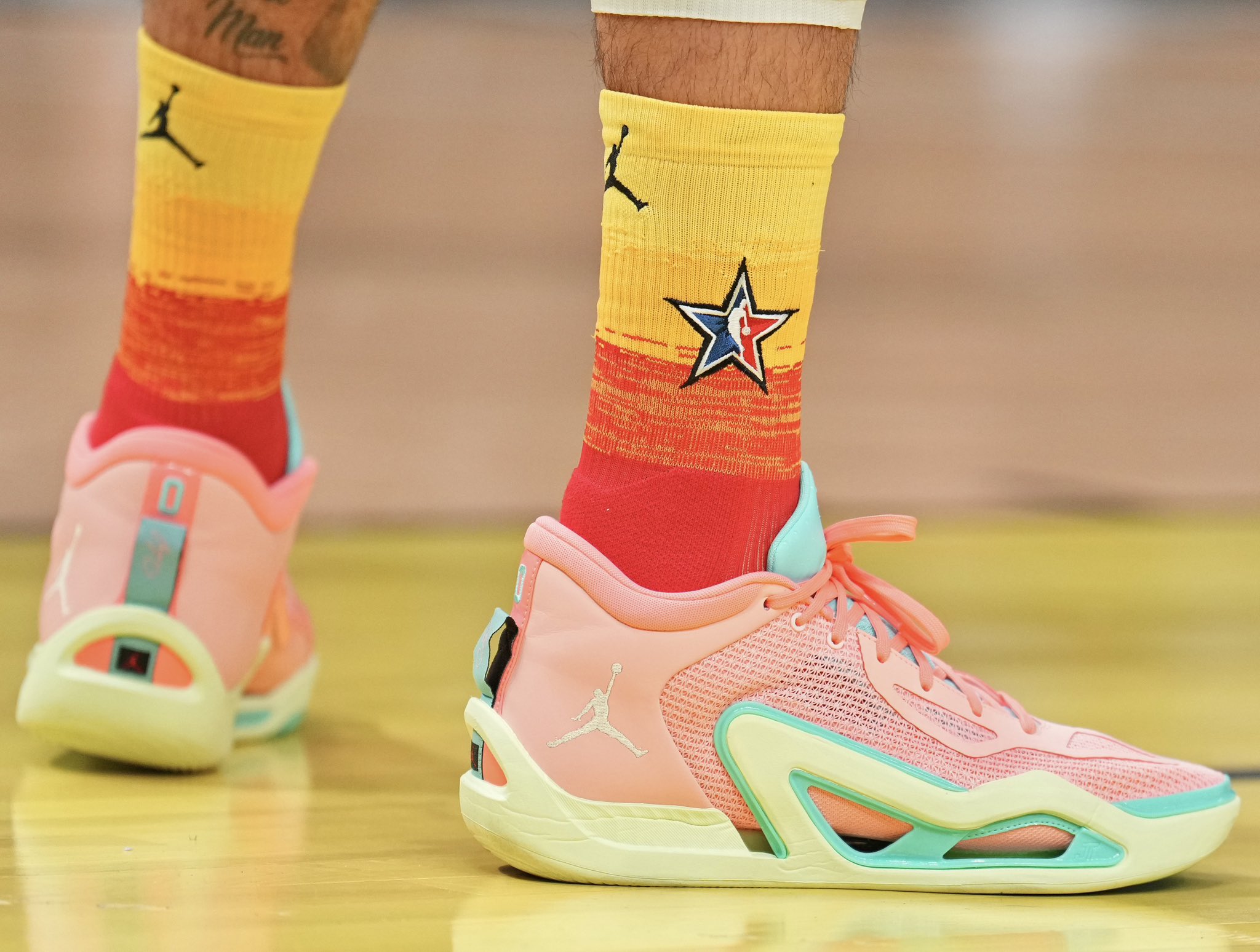 Nick DePaula on X: Jayson Tatum is debuting his Jordan Tatum 1 signature  shoe tonight, in “Pink Lemonade” 👀👀  / X