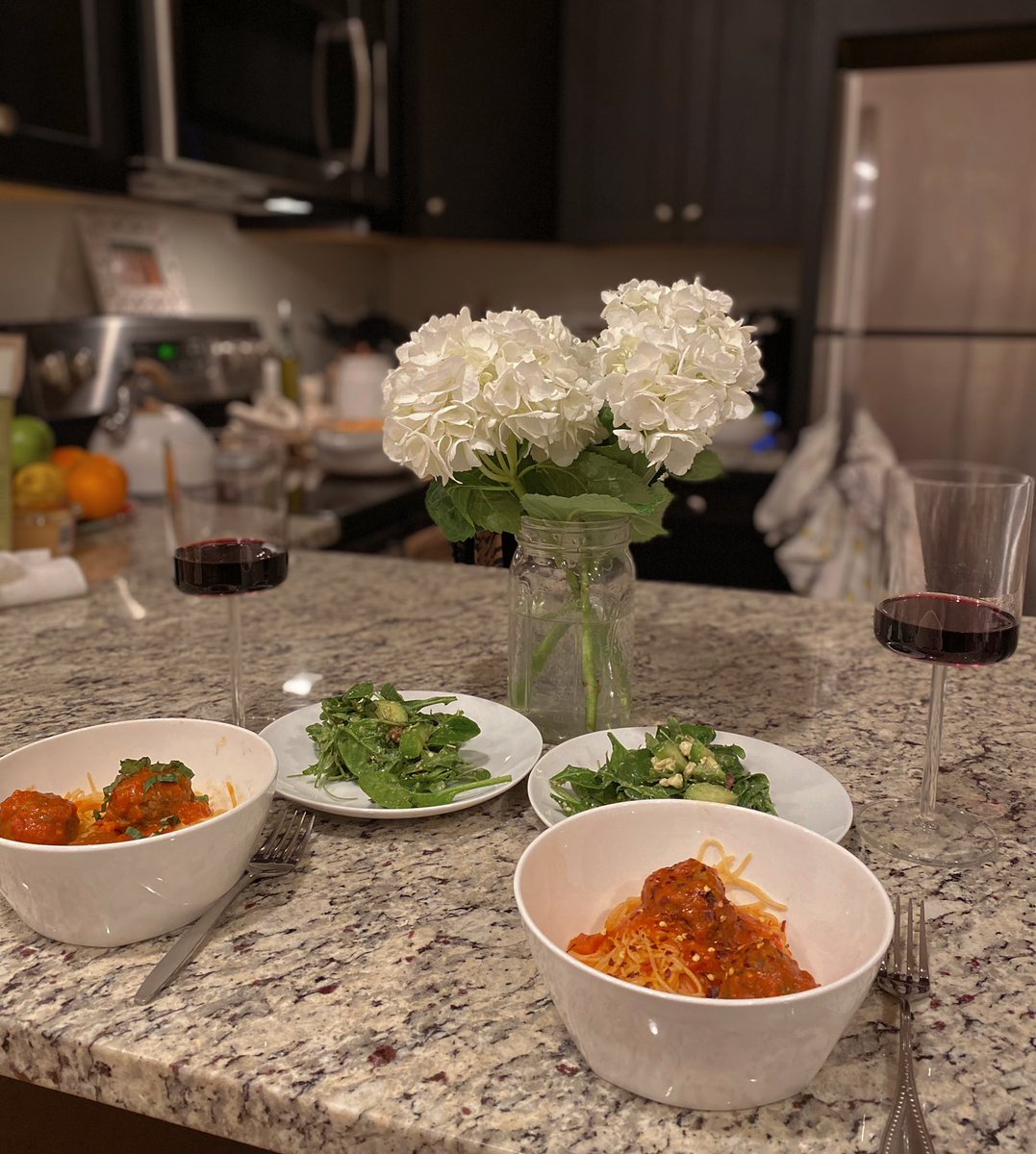 elizakruczynski's tweet photo. #SimpleSundays 🍝🍷🥗 https://t.co/87DrIe5ai4