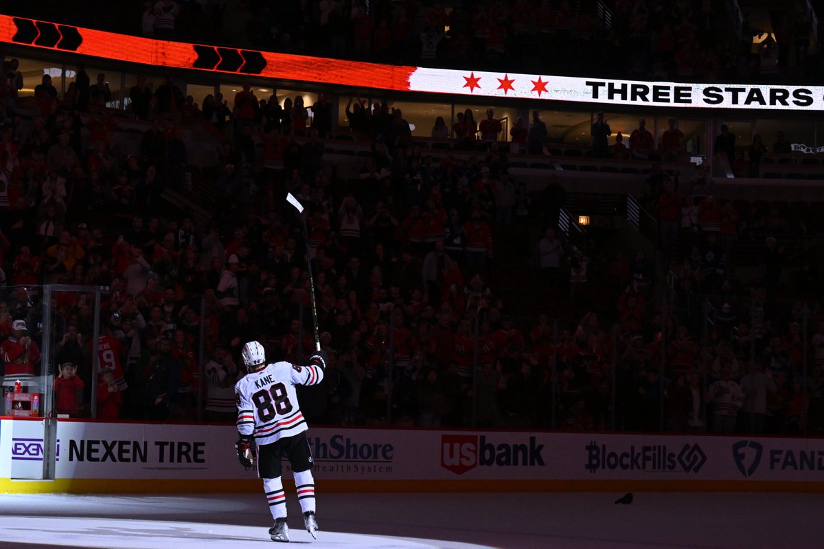 Patrick Kane salutes United Center crowd after being named No. 1 star. #Blackhawks