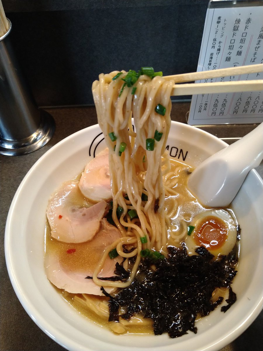 jrabigtime's tweet photo. Ramen DAISENMON(新潟県五泉市)
チャーシュー鶏ドロラーメン
超濃厚で旨味の強い鶏白湯スープが、柔らかチャーシューと中太麺によく絡んだ一杯。
旨かったです🍜
#ラーメン
#RamenDAISENMON https://t.co/OsE4TVtNvx