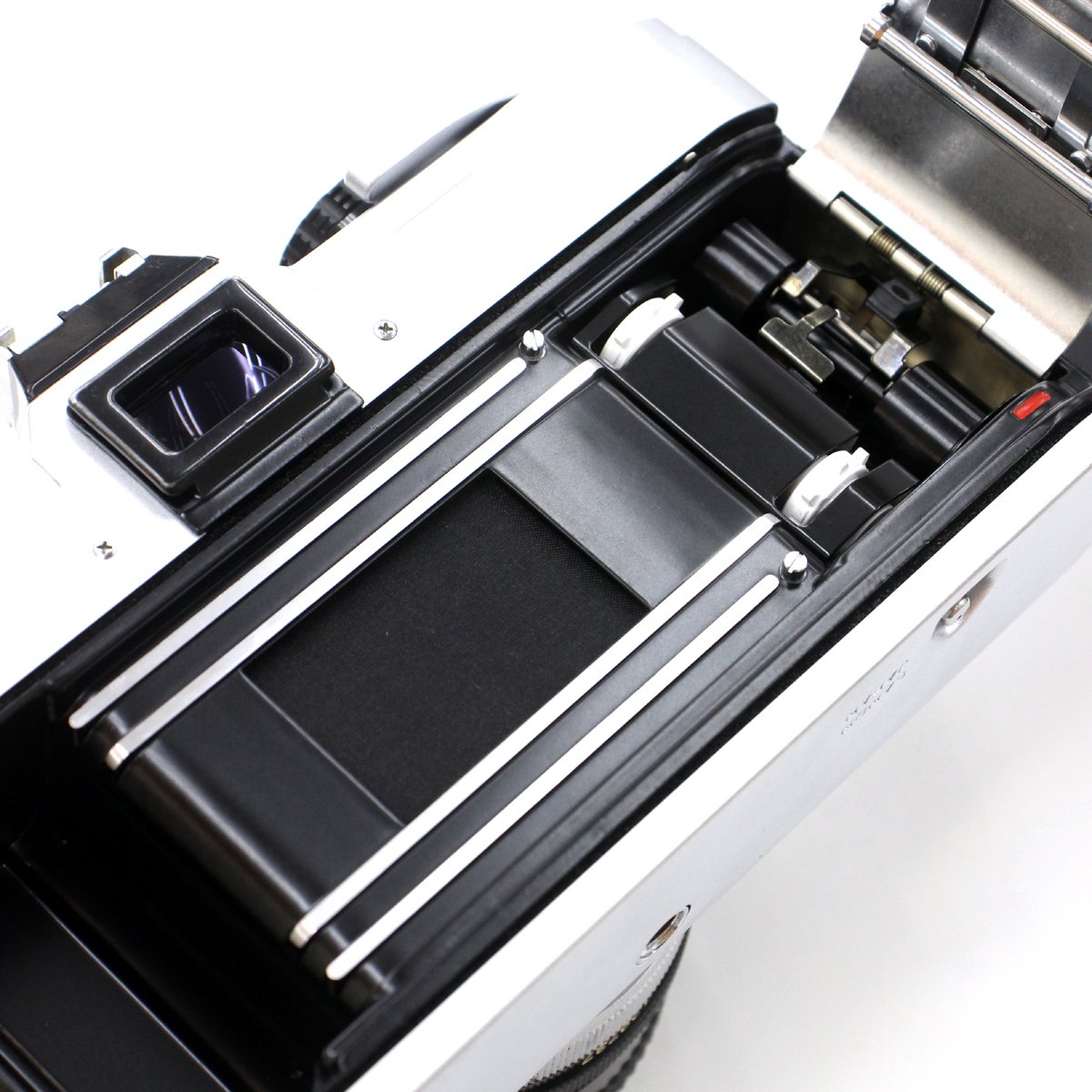 Canon FTb(オーバーホール済) + FD50mmF1.8 ￥33,000 by #青葉台 店

当時のフラッグシップF-1譲りの安定した基本性能を有する中堅機種。頑丈かつ基本に忠実な造りは機械式に馴染みの無い方でもすぐに慣れるハズ。QL機構でフィルムの装填が楽チンなのも◎です。

#CanonFTb
champcamera.co.jp/topics/?id=ao_…