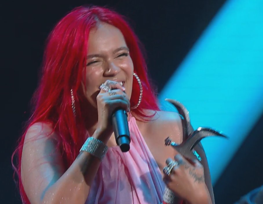 RenegadeBlo0d's tweet photo. Creo que hablo por todo Chile (y el que no es weon), tremendo espectáculo de Karol G, cantando en vivo, con buenos invitados, siempre con humildad y un carisma único, Chile te ama bichota #viña2023 https://t.co/Ihv6PpOJT2