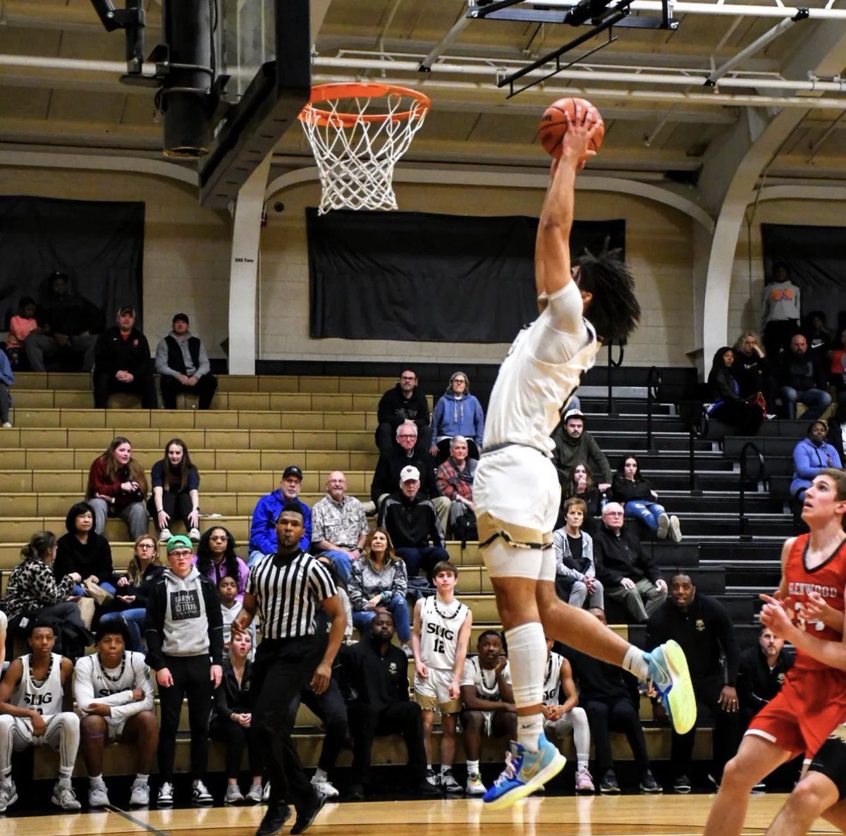b2hawk's tweet photo. The Hawk @ZackHawkinson21  went out flying for his last home game in The Belz Gymnasium… 

So many great memories made on this SHG court over the past 4 years. 

🏀•🌪•🖤 •💛 •✝️ •💛 •🖤•🌪•🏀

📸: @AlixSheree  @ShgYearbook &amp; Irin French 

#classof2023🏀

#ZackAttack https://t.co/NtpqHMQwbL
