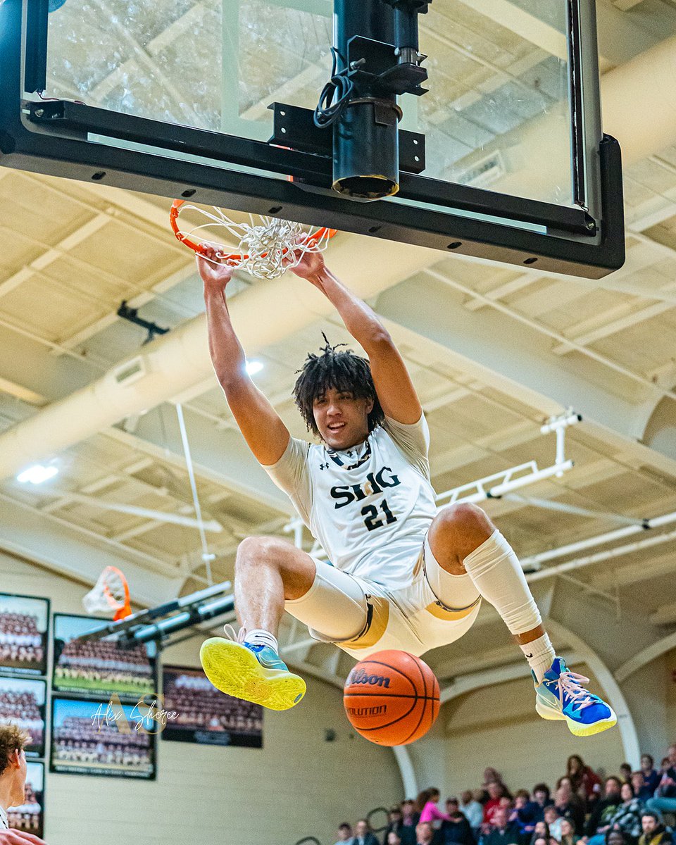 b2hawk's tweet photo. The Hawk @ZackHawkinson21  went out flying for his last home game in The Belz Gymnasium… 

So many great memories made on this SHG court over the past 4 years. 

🏀•🌪•🖤 •💛 •✝️ •💛 •🖤•🌪•🏀

📸: @AlixSheree  @ShgYearbook &amp; Irin French 

#classof2023🏀

#ZackAttack https://t.co/NtpqHMQwbL