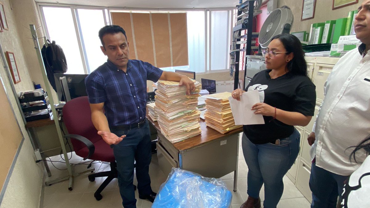 Realizamos donación de batas quirúrgicas al Centro de Salud T-III Buenavista, pensamos en nuestros héroes y heroínas de bata blanca, enfermeros, enfermeras y pacientes.
Trabajaremos siempre para ayudar a nuestra comunidad ❤
<a href="/Alc_Iztapalapa/">Alcaldía Iztapalapa</a> 
<a href="/ClaraBrugadaM/">Clara Brugada Molina</a>