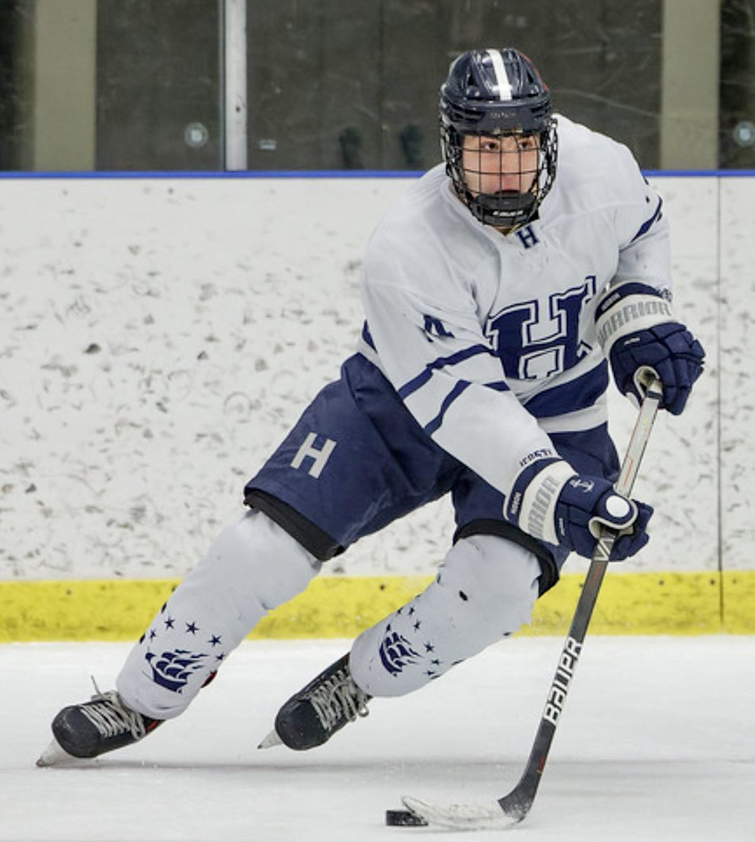 Special shout out 📣 to our Captain Ty Koerbel for setting the HHS single season scoring record during the game.

With 4 points (3G and 1A) he takes his season point total to 87pts. (29 GP)

Congrats Ty on a tremendous accomplishment!!