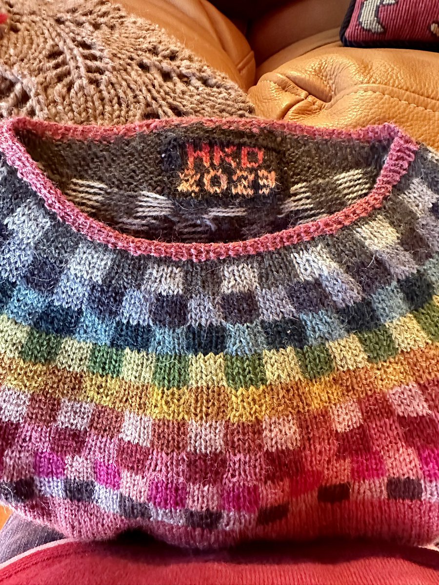 Used the long weekend to finish knitting a sweater. Added my own touch to the cuffs … #paulkleesweater #knittingtwitter