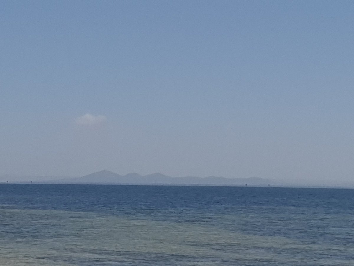 Pivotonian1838's tweet photo. #IndentedHeads looking 2wards Corio Bay from Port Phillip Bay...the monument is dedicated 2 Matthew Flinders 1802 who discovered Geelong and climbed the You Yands ( in pictures ) https://t.co/QnnnCRcnq7