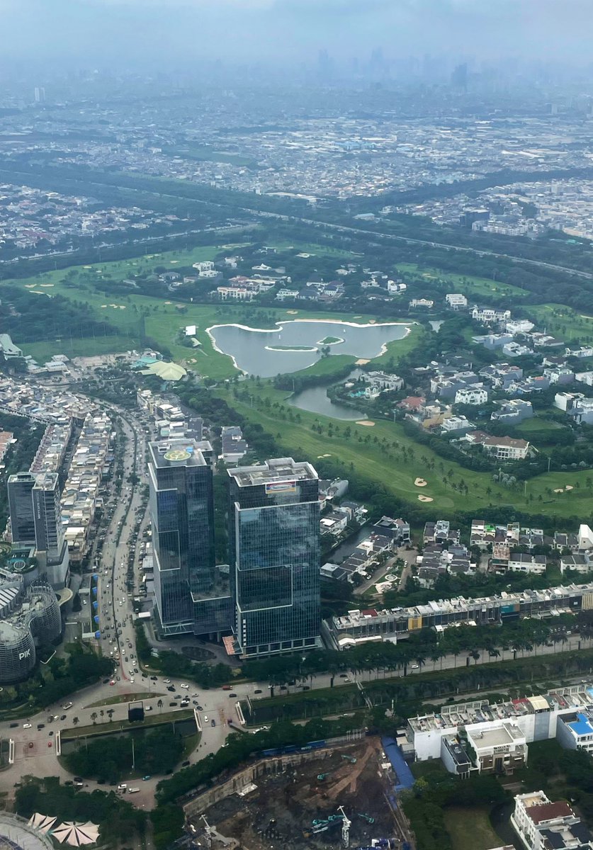 Dari pesawat ngeliat indomaret segede ini tu kalo mau beli chitato di lantai berapa?