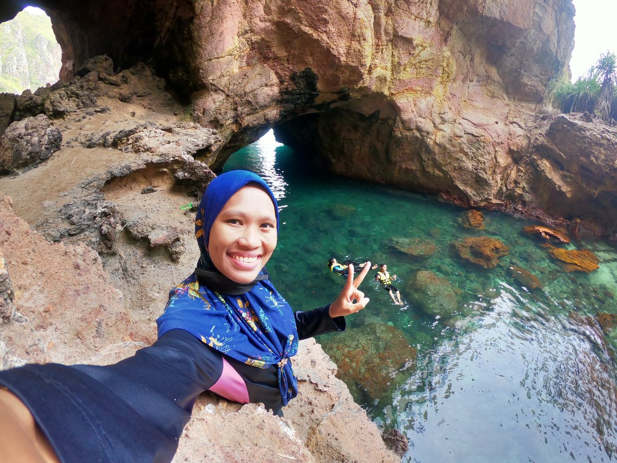 sillslyna's tweet photo. Wahhh menarik! 🤩

Serendah RM 140 anda dapat terokai Pulau² di Mersing, Johor yang lengkap dengan snorkeling, cliff jump, lepak santai tepi pantai &amp; makan.

Pastinya sukar untuk anda move on selepas pergi ke sini 😂

📞Whatsapp for details trip 👇👇 
https://t.co/q7FE91wsb1 https://t.co/iy2Z9rpj1X