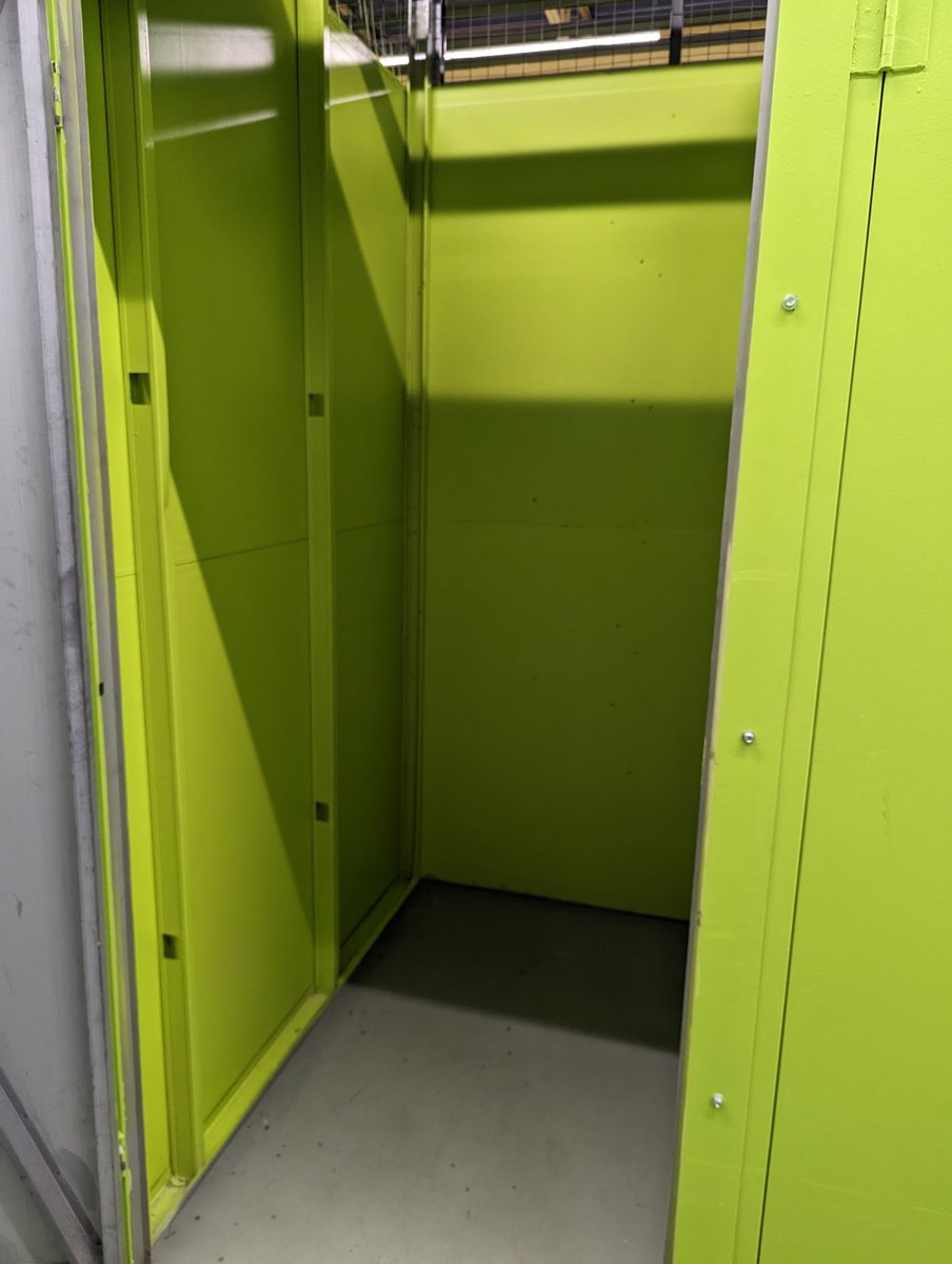 CraftcoreDIY's tweet photo. The storage unit is officially empty!  My next project is going to be washing, drying and ironing my quilting fabric.  😱 https://t.co/SOl3vo7ipB