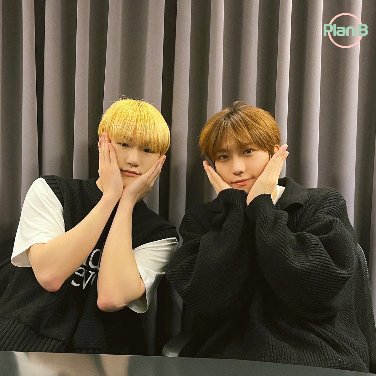 #저스트비 의 #플랜비

월요일은 배쨈디(#배인 #JM)가 칭찬 선물 나눠드리는 날💝 시상식 비하인드도 듣고 신곡 작업썰도 나누고 언제나처럼 칭찬도장도 꾹 찍어드려요🌷 #PLANB 시즌1 마지막 시간이니까 오늘도 끝까지 함께 있어주세요💙 #JUSTB 

🎧 flomuz.io/s/u.AFn
