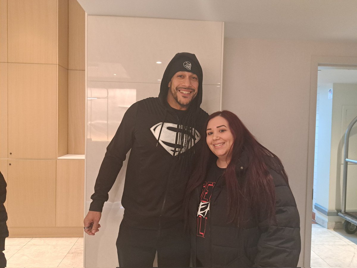 An absolute dream come true meeting <a href="/ArcherOfInfamy/">Damian Priest</a> yesterday in #Montreal! Still can't believe this moment actually happened. Thank you so much 🙏🏻❤️😭