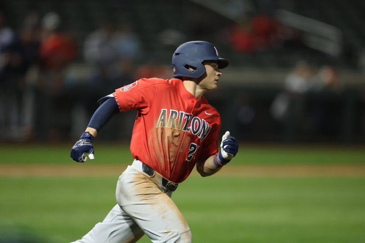 Mason White picks up his first collegiate hit in the 7th! 👏A well-struck single into center is his first of many #BearDown