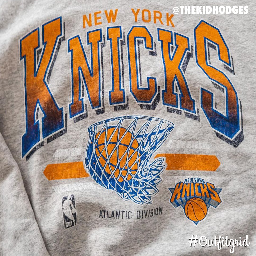 outfitgrid's tweet photo. Today's top #outfitgrid is by @thekidhodges.
▫️ #HiddenNY #Tee
▫️ #MondaySuck #Beanie
▫️ #JordanI #StormBlue
▫️ #Knicks #Sweatshirt
▫️ #Levis #Pants https://t.co/1MsTenIyUq