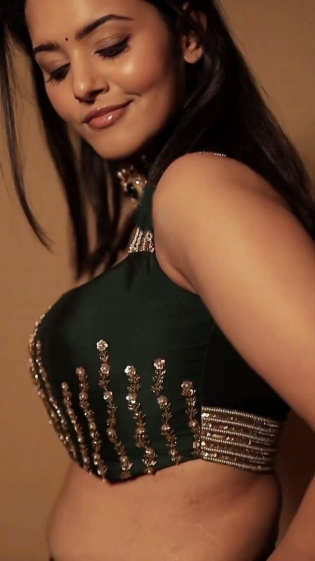 ＴＨＡＮＯＳ🫰🏻 on X: Swathishta Krishnan HD link: t.coV7Bw1NvAzG  t.coF4MXijLkzD  X