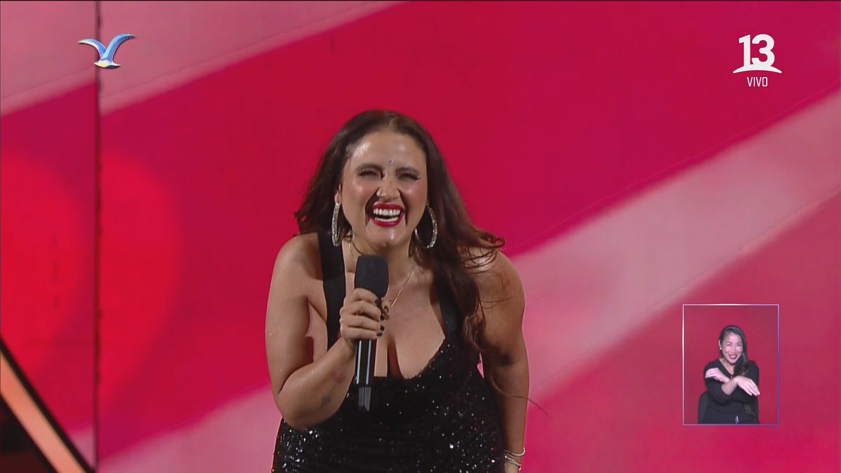 PauliRecabal's tweet photo. Heavy pasar del momento más épico de 1810 a que la Pamela Leiva se esté presentando en Viña jajaja. #VINA2023 https://t.co/YbttJLw6qw