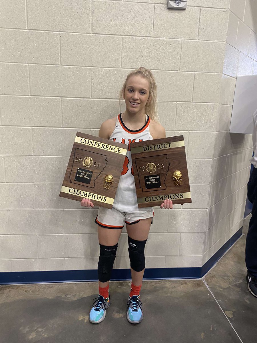 Conference Champs✅
District Champs✅
Now off to regionals!! 
First round this Wednesday at 7 
@ Rosebud!! Let's go🏀