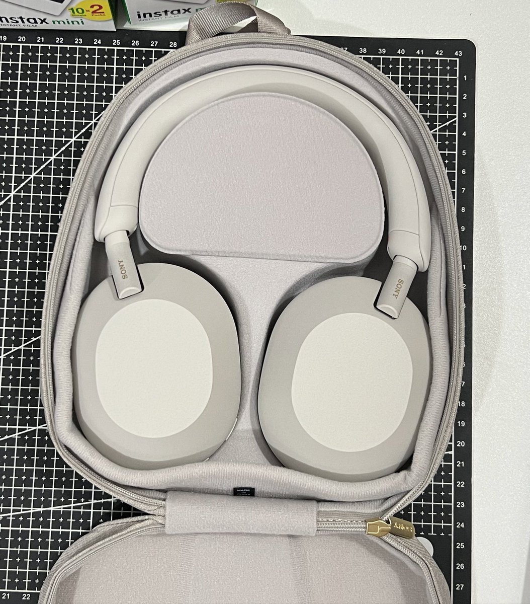 ksncartsz's tweet photo. ꒰ wts lfb ph ♡ ꒱ #rikasells

Sony WH-1000XM5 Noise Canceling Wireless Over Ear Headphones

- Php 15,000 (bought it for 16.5k)
- the same as sunoo's but silver version
- onhand &amp; good condi
- used it once just to try 
- rfs: need funds
- reply or dm me to claim https://t.co/ctrvJjMDF2