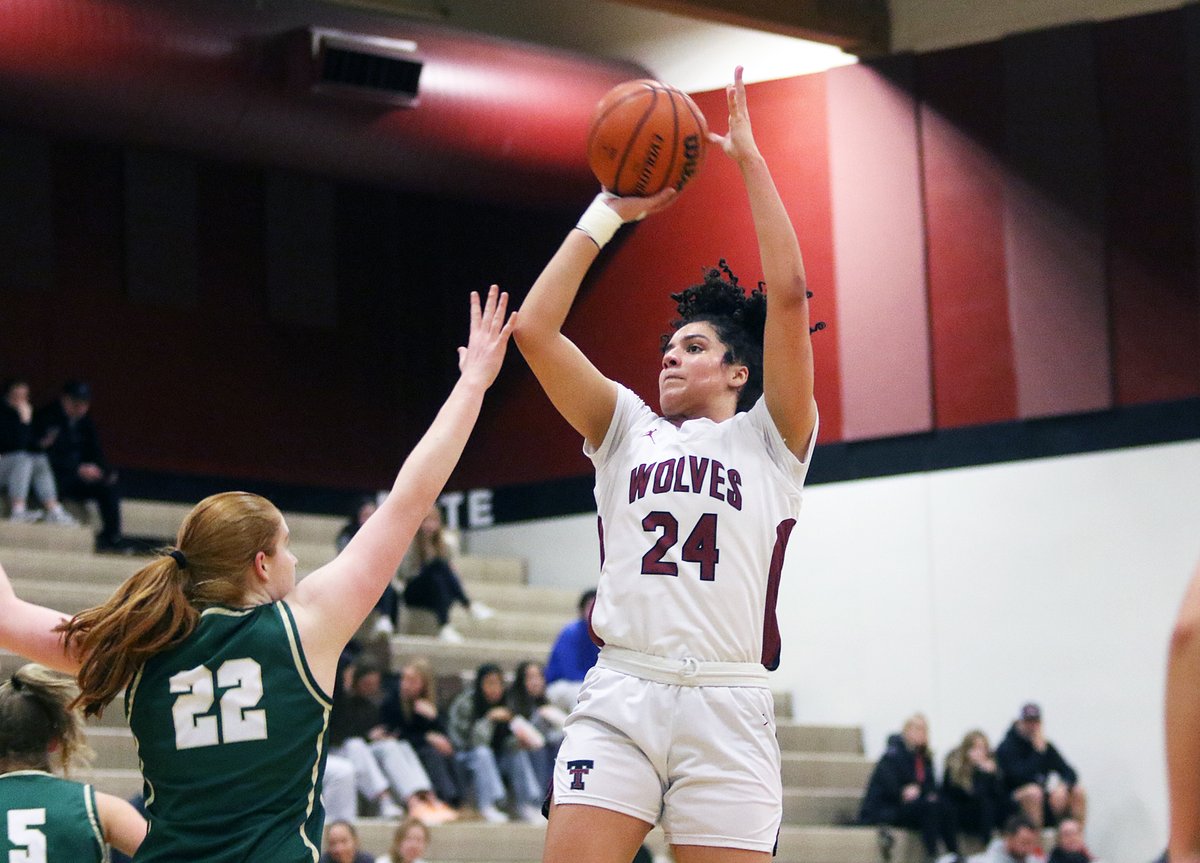 The Jesuit High School girls basketball team is able to power its way past Tualatin in an intense, physical showdown between two of the state's top Class 6A teams. Read all about it, on the <a href="/ValleyTimes/">BeavertonValleyTimes</a> site, here: bit.ly/3IfexCZ
#opreps