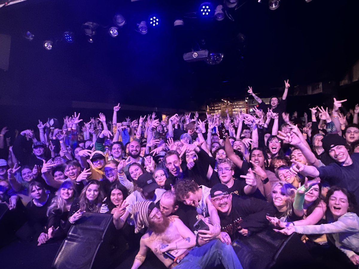 i let a man give me a big juicy kiss in minnesota ‼️👍