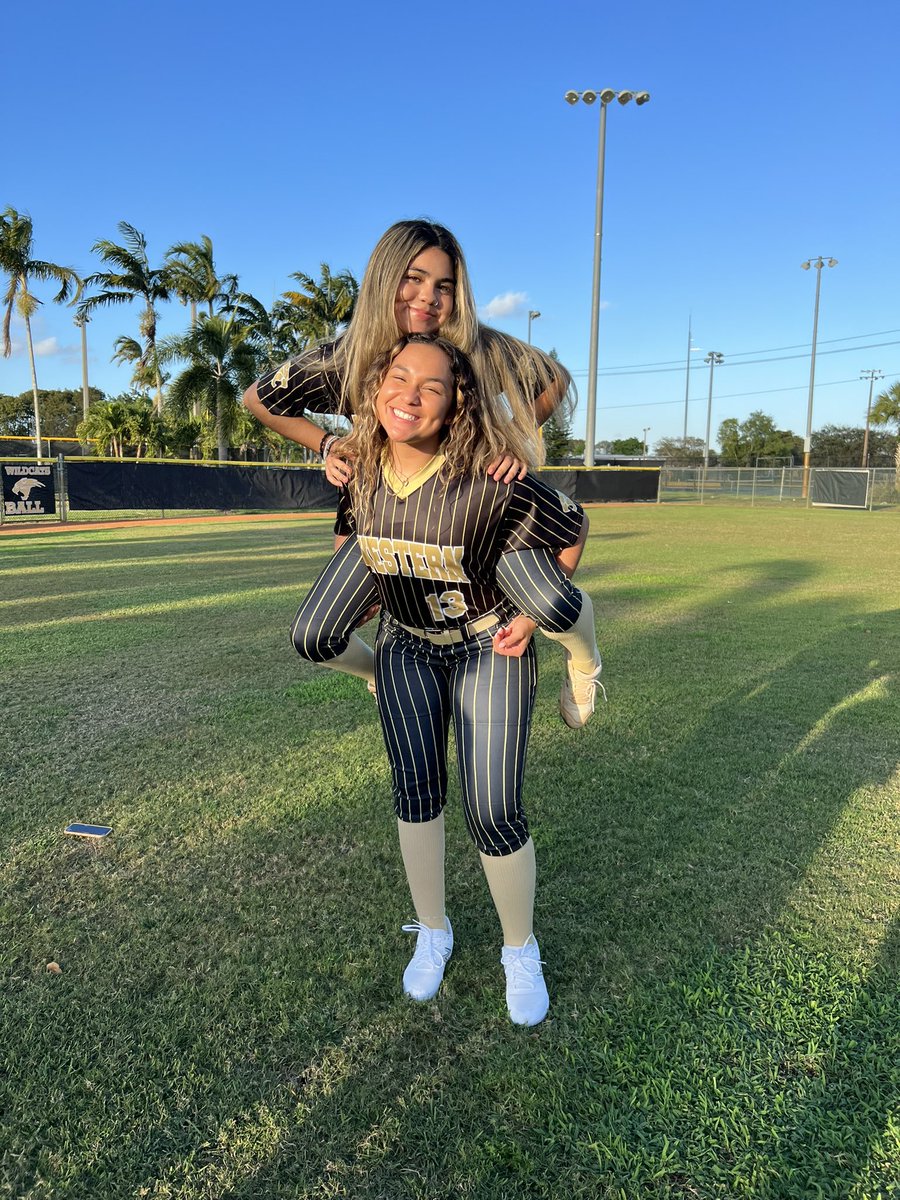 Jade Castillo | 3B/1B tweet media
