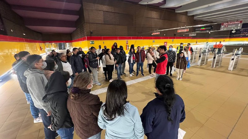 MetrodeQuito's tweet photo. #MetroInclusivo | Tú eres nuestra prioridad 🙂
Contamos con infraestructura adecuada y un equipo de guías que te ayudarán a movilizarte tanto en estaciones como en los trenes 🧑🏻🦯
#ElMetroTeConecta con quienes amas💓 https://t.co/RgfT3LODPr