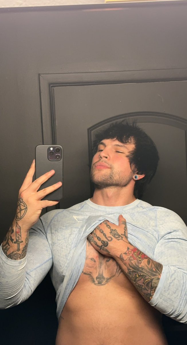 Mattttt on Twitter: "RT @Trevor_wagner_: *Mommy milkers* no papa milkers"