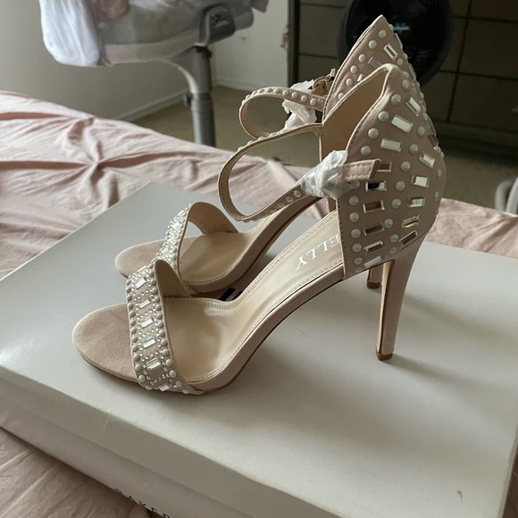 _mamamaranda's tweet photo. So good I had to share! Check out all the items I'm loving on @Poshmarkapp #poshmark #fashion #style #shopmycloset #melly #c9bychampion #rollerrabbit: https://t.co/YUU22Mwfce https://t.co/5hSeRJlXY8