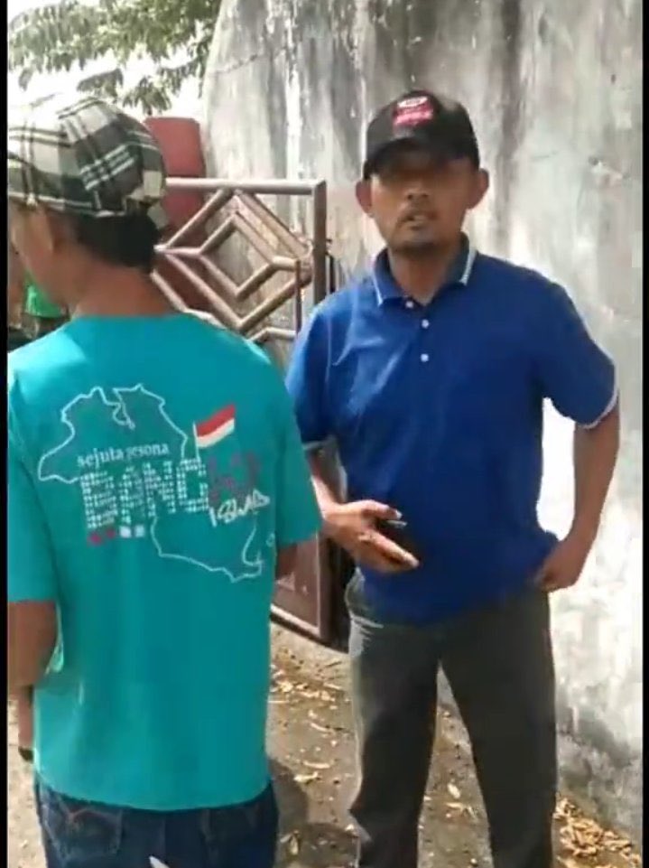 Viralkan muka orang ini!