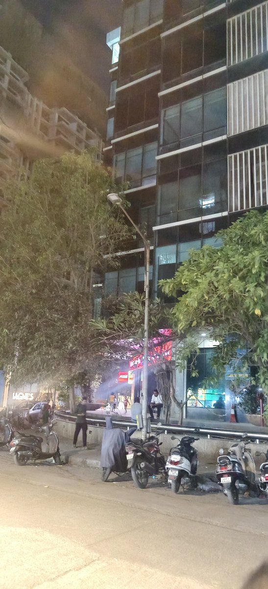 PANDEBHUPESH33's tweet photo. hello sir
 These lights in front of Ashapura Building near Guru Nanak Hospital, Bandra East, have been switched off for the past 3 months.  There is no attention of Adani Light account here, please turn on these lights as soon as possible. https://t.co/1pwI9WO4E6