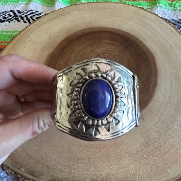 RubyChristene's tweet image. So good I had to share! Check out all the items I'm loving on @Poshmarkapp #poshmark #fashion #style #shopmycloset #bohemian #southwest: posh.mk/h8JSVwaVyxb