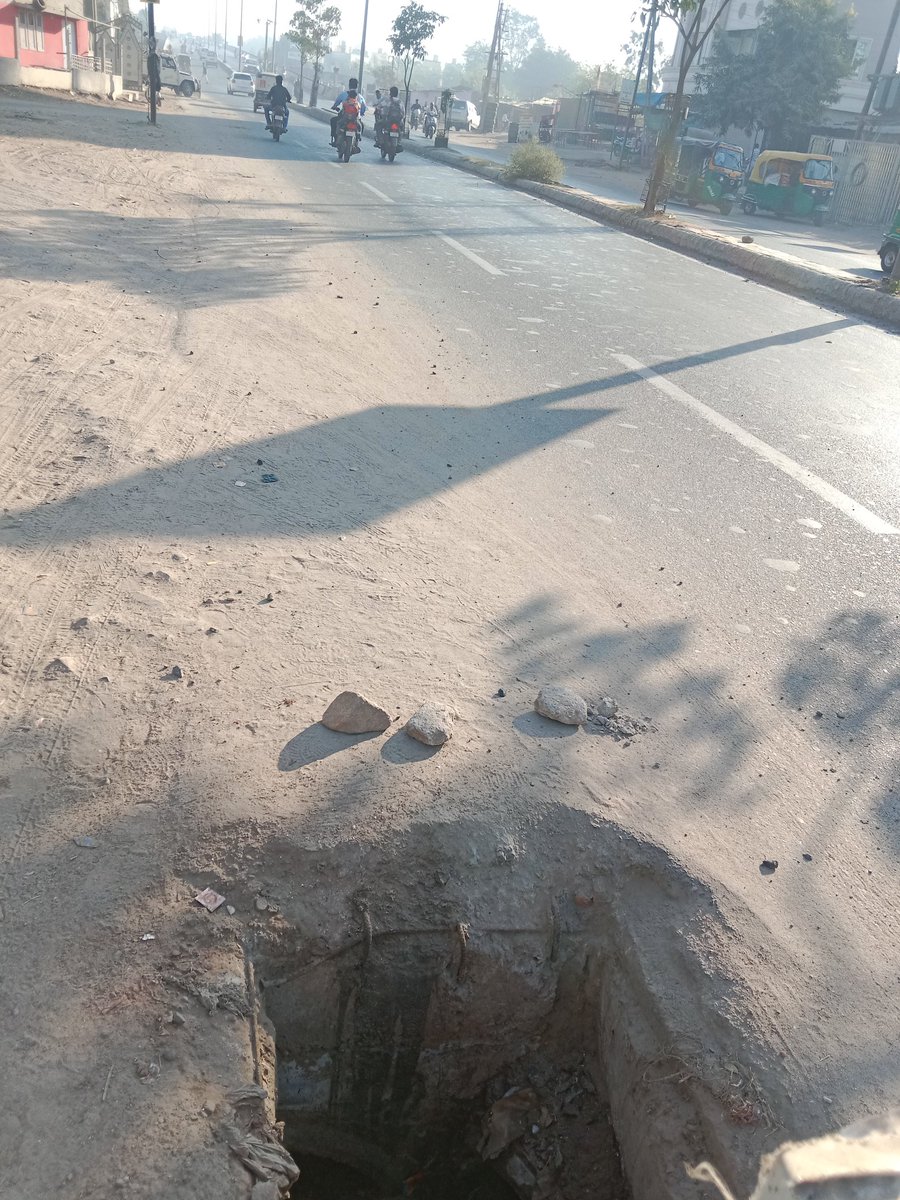 aapkatohid's tweet photo. The main hole is open on the main road since week and no one is bothered to fix it? Kindly fix the problem ASAP @VMCVadodara. It's near Madhunagar Bridge Main Road, opposite Zam Zam Soda shop Gorwa, Vadodara. Contact 9712323786 @keyurrokadia @mpvadodara @abpasmitatv @Zee24Kalak https://t.co/Thhnls5scf