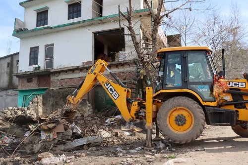 RisingKashmir's tweet image. #Govt #halts anti-encroachment #drive in #JK

Reports @IrfanYattoo

risingkashmir.com/govt-halts-ant…