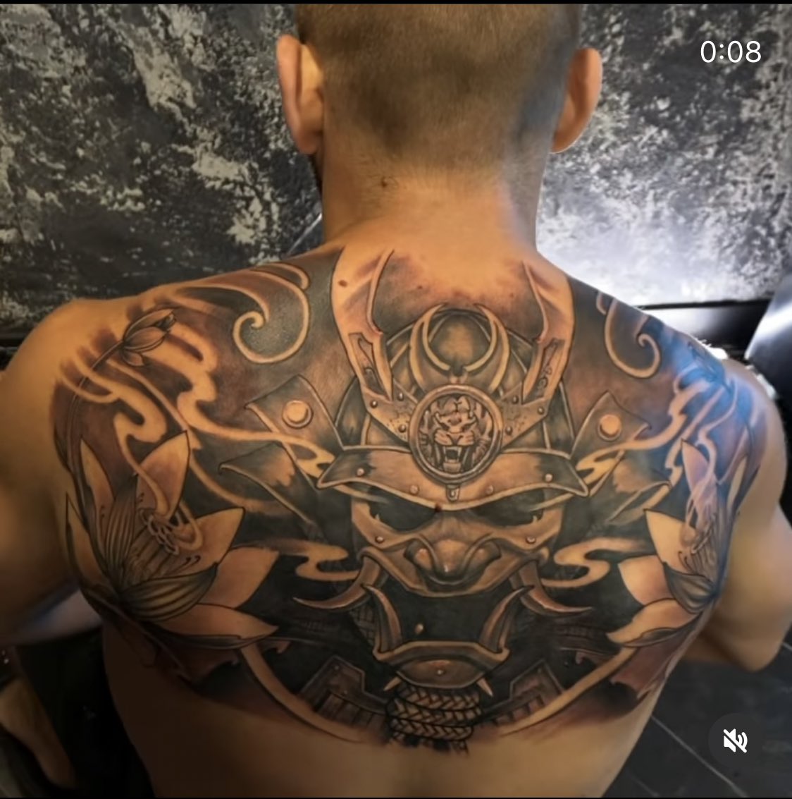 PhotoAmy33's tweet photo. . @danthehangman is using his time off to get a massive back tattoo. His first. 

Artist: Josh Kuhne at Phresh Ink https://t.co/0O8g11jJ1y