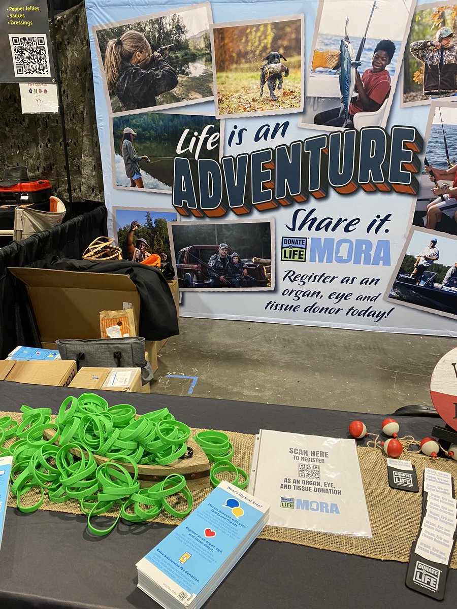 MandyStroud79's tweet photo. Enjoyed helping Mississippi Organ Recovery Agency yesterday at the Mississippi AG Expo! We answered questions and loved hearing stories from people who have been touched by organ donation! We even signed a few people to become donors!!! 💙💚💙💚 @DonateLifeMS @UNOSNews #MORA https://t.co/hLjdtqbOt1