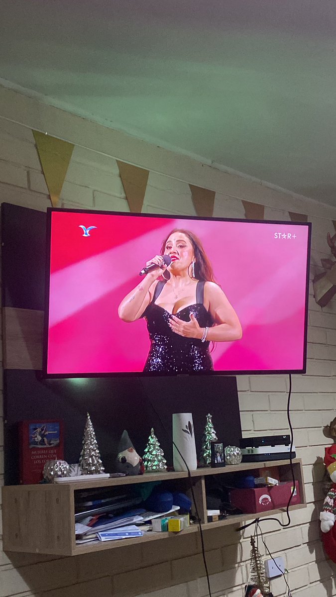 danii_bm14's tweet photo. Ni la conocía, pero tremenda #PamelaLeiva ⭐️⭐️⭐️⭐️⭐️ #VinadelMar2023 

Pobre #jimy 😂 https://t.co/eIvrhvV605
