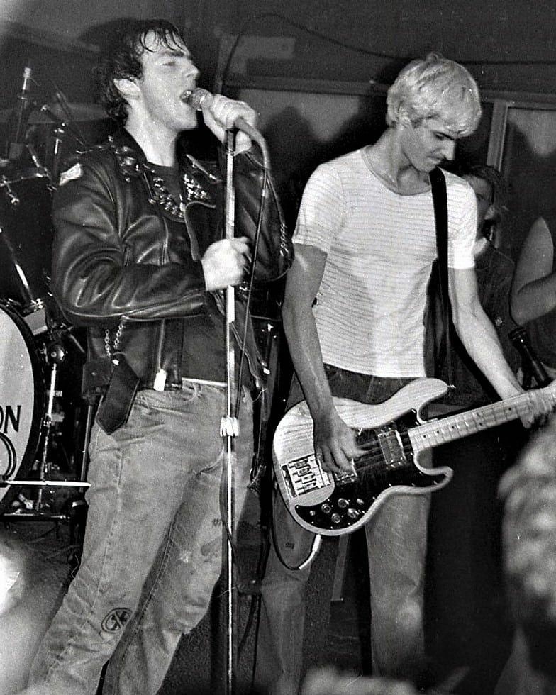 PunkRockStory's tweet photo. Greg Graffin and Jay Bentley performing with Bad Religion in 1982 at the Barn opening for the Dead Kennedys.

Photos by Linda Aronow.

#punk #punks #punkrock #badrelegion #gregraffin #jaybentley #history #punkrockhistory https://t.co/JGVNIXNfrb