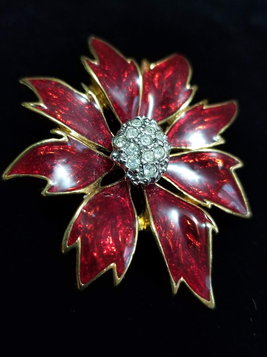 TeriE's tweet image. VINTAGE Rhinestone #Poinsettia Brooch Red Enamel Large 1.75" Pin SHIPS FREE #vintagejewelry #vintagebrooch #brooches #rhinestones #vintagerhinestonejewelry #jewelry #broochstyle #lapelpin #enamelpin #redflower #flowers #springfashion  ebay.com/itm/2661395970… #eBay via @eBay